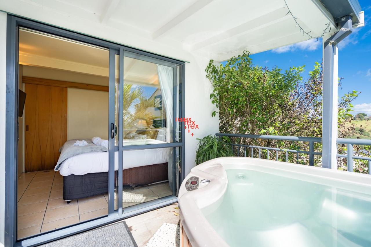 Paradise Palm Beach, Hot Tub Exterior photo